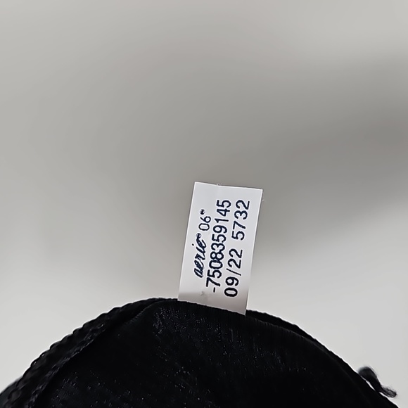 Offline by Aerie Ribbed Shine High Waisted 7/8 Legging in Black Size M - Picture 8 of 11